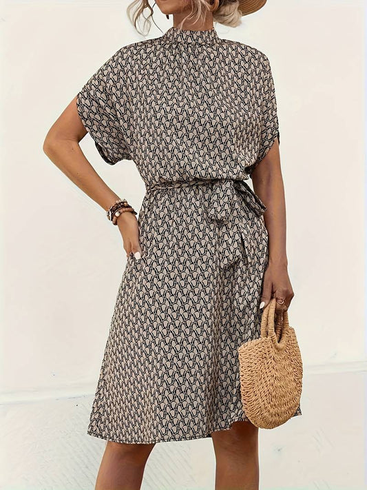 Abito a cintura con stampa allover per primavera ed estate